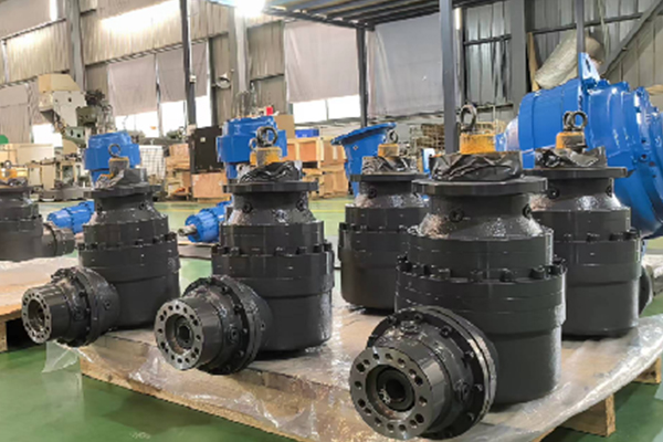 SGR gearboxes are used in garbage salvage boats and waterweed salvage boats
